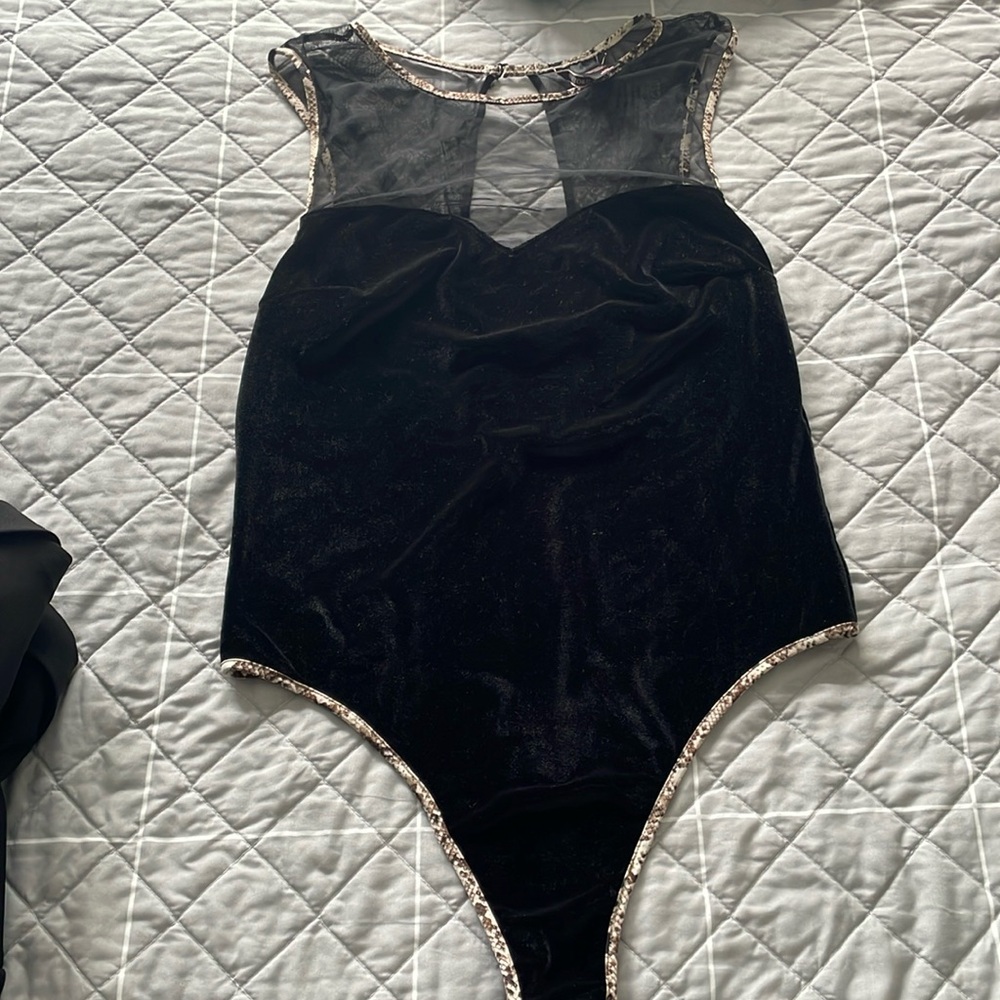 Victorias Secret thong body in suade with hearshape neckline